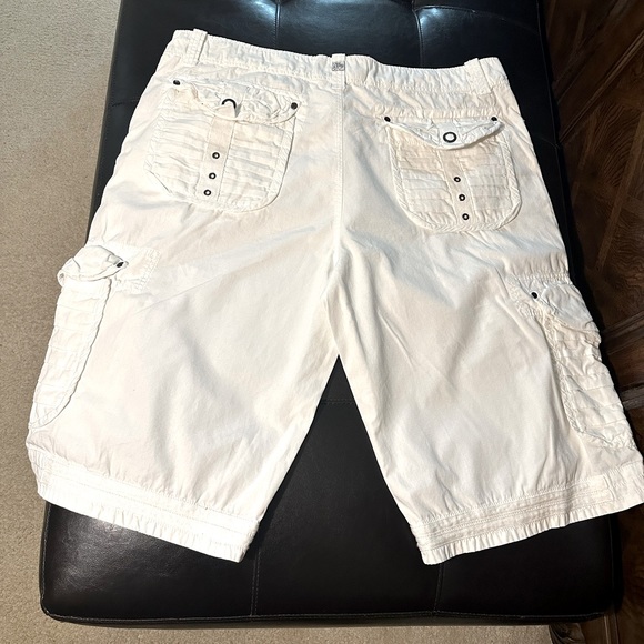 Men’s shorts - Picture 3 of 4
